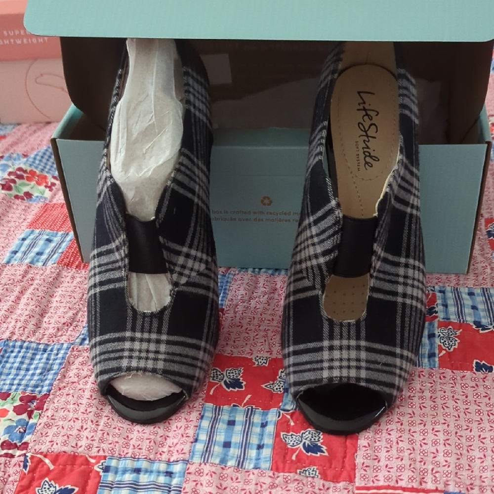 Life Stride Women's Black Plaid Peep Toe Heels